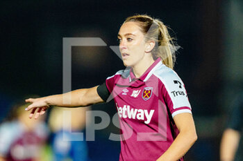 2022-01-26 - West Ham United midfielder Lisa Evans (7) during the Women's English championship, FA Women's Super League football match between Chelsea and West Ham United on January 26, 2022 at Kingsmeadow in Kingston, England - CHELSEA VS WEST HAM UNITED - ENGLISH FA WOMEN'S SUPER LEAGUE - SOCCER