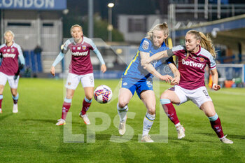 2022-01-26 - Niamh Charles of Chelsea and West Ham United forward Claudia Walker (9) during the Women's English championship, FA Women's Super League football match between Chelsea and West Ham United on January 26, 2022 at Kingsmeadow in Kingston, England - CHELSEA VS WEST HAM UNITED - ENGLISH FA WOMEN'S SUPER LEAGUE - SOCCER