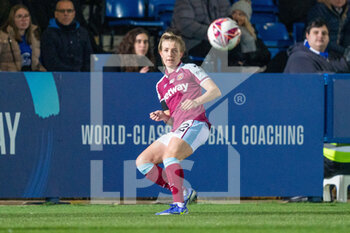 2022-01-26 - West Ham United midfielder Kate Longhurst during the Women's English championship, FA Women's Super League football match between Chelsea and West Ham United on January 26, 2022 at Kingsmeadow in Kingston, England - CHELSEA VS WEST HAM UNITED - ENGLISH FA WOMEN'S SUPER LEAGUE - SOCCER