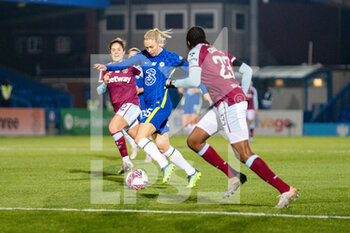 2022-01-26 - Chelsea defender Jonna Andersson (25) during the Women's English championship, FA Women's Super League football match between Chelsea and West Ham United on January 26, 2022 at Kingsmeadow in Kingston, England - CHELSEA VS WEST HAM UNITED - ENGLISH FA WOMEN'S SUPER LEAGUE - SOCCER