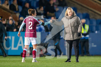 2022-01-26 - West Ham United defender Zaneta Wyne (2) and Chelsea Manager Emma Hayes at the final whistle during the Women's English championship, FA Women's Super League football match between Chelsea and West Ham United on January 26, 2022 at Kingsmeadow in Kingston, England - CHELSEA VS WEST HAM UNITED - ENGLISH FA WOMEN'S SUPER LEAGUE - SOCCER