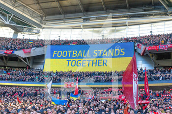 2022-02-27 - Fans fly a Ukrainian flag during the English League Cup, Carabao Cup Final football match between Chelsea and Liverpool on February 27, 2022 at Wembley Stadium in London, England - FINAL - CHELSEA VS LIVERPOOL - ENGLISH LEAGUE CUP - SOCCER