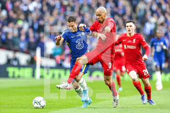 2022-02-27 - Cesar Azpilicueta (28) of Chelsea tussles with Fabinho (3) of Liverpool during the English League Cup, Carabao Cup Final football match between Chelsea and Liverpool on February 27, 2022 at Wembley Stadium in London, England - FINAL - CHELSEA VS LIVERPOOL - ENGLISH LEAGUE CUP - SOCCER