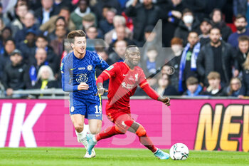 2022-02-27 - Mason Mount (19) of Chelsea battles with Naby Keita (8) of Liverpool during the English League Cup, Carabao Cup Final football match between Chelsea and Liverpool on February 27, 2022 at Wembley Stadium in London, England - FINAL - CHELSEA VS LIVERPOOL - ENGLISH LEAGUE CUP - SOCCER