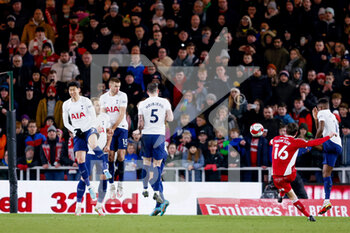 2022-03-01 - Middlesbrough midfielder Jonathan Howson (16) takes a free kick during the English FA Cup football match between Middlesbrough and Tottenham Hotspur on March 1, 2022 at the Riverside Stadium in Middlesbrough, England - MIDDLESBROUGH VS TOTTENHAM HOTSPUR - ENGLISH LEAGUE CUP - SOCCER