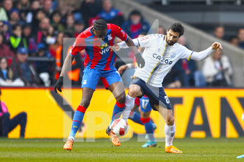 2022-03-20 - Crystal Palace 14 Jean-Philippe Mateta and Everton midfielder Andre Gomes (21) during the English FA Cup, quarter-finals football match between Crystal Palace and Everton on March 20, 2022 at Selhurst Park in London, England - CRYSTAL PALACE VS EVERTON - ENGLISH LEAGUE CUP - SOCCER