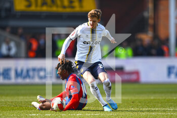 2022-03-20 - Crystal Palace 10 Eberechi Eze and Everton midfielder Anthony Gordon (24) during the English FA Cup, quarter-finals football match between Crystal Palace and Everton on March 20, 2022 at Selhurst Park in London, England - CRYSTAL PALACE VS EVERTON - ENGLISH LEAGUE CUP - SOCCER