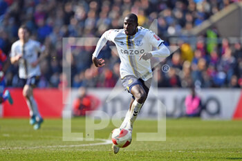 2022-03-20 - Everton midfielder Abdoulaye Doucoure during the English FA Cup, quarter-finals football match between Crystal Palace and Everton on March 20, 2022 at Selhurst Park in London, England - CRYSTAL PALACE VS EVERTON - ENGLISH LEAGUE CUP - SOCCER