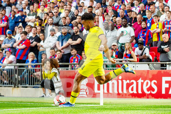 2022-04-17 - Chelsea defender Reece James (24) takes a corner during the English FA Cup, semi-final football match between Chelsea and Crystal Palace on April 17, 2022 at Wembley Stadium in London, England - CHELSEA VS CRYSTAL PALACE - ENGLISH LEAGUE CUP - SOCCER