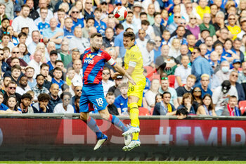 2022-04-17 - Crystal Palace midfielder James McArthur (18) and Chelsea defender Cesar Azpilicueta (28) during the English FA Cup, semi-final football match between Chelsea and Crystal Palace on April 17, 2022 at Wembley Stadium in London, England - CHELSEA VS CRYSTAL PALACE - ENGLISH LEAGUE CUP - SOCCER