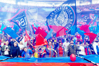 2022-04-17 - Crystal Palace fans, supporters during the English FA Cup, semi-final football match between Chelsea and Crystal Palace on April 17, 2022 at Wembley Stadium in London, England - CHELSEA VS CRYSTAL PALACE - ENGLISH LEAGUE CUP - SOCCER