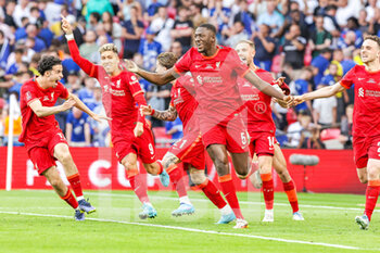 2022-05-14 - Liverpool players celebrate at full time during the English FA Cup, Final football match between Chelsea and Liverpool on May 14, 2022 at Wembley Stadium in London, England - FINAL - CHELSEA VS LIVERPOOL - ENGLISH LEAGUE CUP - SOCCER