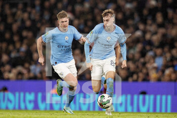 2022-12-22 - Manchester City midfielder Cole Palmer (80) on the ball, Manchester City midfielder Kevin De Bruyne (17) during the English League Cup, EFL 4th Round Carabao Cup, football match between Manchester City and Liverpool on December 22, 2022 at the Etihad Stadium in Manchester, England - FOOTBALL - ENGLISH LEAGUE CUP - MANCHESTER CITY V LIVERPOOL - ENGLISH LEAGUE CUP - SOCCER