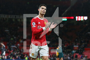 2022-01-04 - Manchester United Forward Cristiano Ronaldo (7) claps the fans as he leaves the pitch during the English championship Premier League football match between Manchester United and Wolverhampton Wanderers on January 3, 2022 at Old Trafford in Manchester, England - MANCHESTER UNITED VS WOLVERHAMPTON WANDERERS - ENGLISH PREMIER LEAGUE - SOCCER