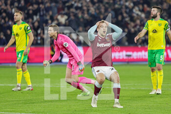 2022-01-12 - Jarrod Bowen (20) of West Ham United reacts to a near miss during the English championship Premier League football match between West Ham United and Norwich City on 12 January 2022 at the London Stadium in London, England - WEST HAM UNITED VS NORWICH CITY - ENGLISH PREMIER LEAGUE - SOCCER