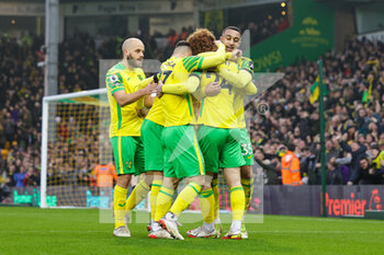2022-01-15 - Norwich City celebrate the Everton own goal 1-0 during the English championship Premier League football match between Norwich City and Everton on January 15, 2022 at Carrow Road in Norwich, England - NORWICH CITY VS EVERTON - ENGLISH PREMIER LEAGUE - SOCCER