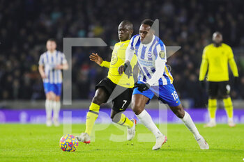 2022-01-19 - Brighton and Hove Albion forward Danny Welbeck (18) battles Chelsea Defender Ngolo Kante during the English championship Premier League football match between Brighton and Hove Albion and Chelsea on January 18, 2022 at the American Express Community Stadium in Brighton and Hove, England - BRIGHTON AND HOVE ALBION VS CHELSEA - ENGLISH PREMIER LEAGUE - SOCCER