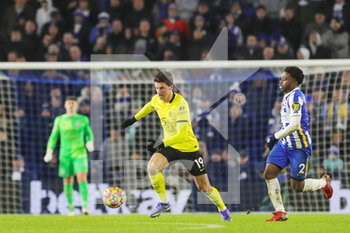 2022-01-19 - Chelsea Midfielder Mason Mount battles with Brighton and Hove Albion defender Tariq Lamptey during the English championship Premier League football match between Brighton and Hove Albion and Chelsea on January 18, 2022 at the American Express Community Stadium in Brighton and Hove, England - BRIGHTON AND HOVE ALBION VS CHELSEA - ENGLISH PREMIER LEAGUE - SOCCER