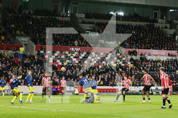 2022-01-20 - Brentford forward Ivan Toney (17) shoots at goal during the English championship Premier League football match between Brentford and Manchester United on January 19, 2022 at Brentford Community Stadium in Brentford, England - BRENTFORD VS MANCHESTER UNITED - ENGLISH PREMIER LEAGUE - SOCCER
