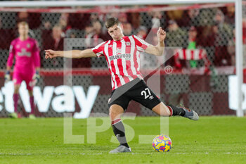 2022-01-20 - Brentford midfielder Vitaly Janelt during the English championship Premier League football match between Brentford and Manchester United on January 19, 2022 at Brentford Community Stadium in Brentford, England - BRENTFORD VS MANCHESTER UNITED - ENGLISH PREMIER LEAGUE - SOCCER