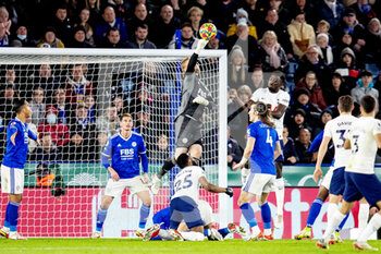 2022-01-19 - Leicester City Goalkeeper Kasper Schmeichel (1) punches ball away during the English championship Premier League football match between Leicester City and Tottenham Hotspur on January 19, 2022 at the King Power Stadium in Leicester, England - LEICESTER CITY VS TOTTENHAM HOTSPUR - ENGLISH PREMIER LEAGUE - SOCCER