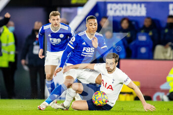 2022-01-19 - Harry Winks (8) of Tottenham Hotspur and Youri Tielemans of Leicester during the English championship Premier League football match between Leicester City and Tottenham Hotspur on January 19, 2022 at the King Power Stadium in Leicester, England - LEICESTER CITY VS TOTTENHAM HOTSPUR - ENGLISH PREMIER LEAGUE - SOCCER