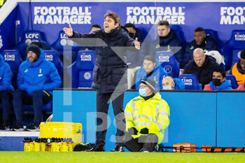 2022-01-19 - Coach Antonio Conte of Tottenham Hotspur during the English championship Premier League football match between Leicester City and Tottenham Hotspur on January 19, 2022 at the King Power Stadium in Leicester, England - LEICESTER CITY VS TOTTENHAM HOTSPUR - ENGLISH PREMIER LEAGUE - SOCCER