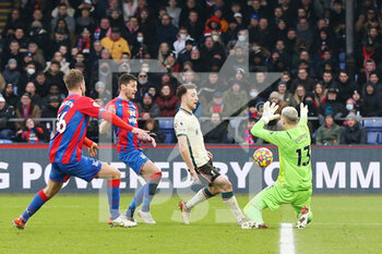 2022-01-24 - Liverpool striker Diogo Jota (20) shoots past Crystal Palace 13 Vicente Guaita during the English championship Premier League football match between Crystal Palace and Liverpool on January 23, 2022 at Selhurst Park in London, England - CRYSTAL PALACE VS LIVERPOOL - ENGLISH PREMIER LEAGUE - SOCCER