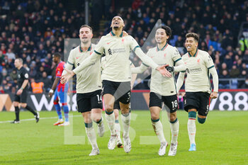 2022-01-24 - Liverpool midfielder Fabinho (3) celebrates his goal 1-3 with teammates during the English championship Premier League football match between Crystal Palace and Liverpool on January 23, 2022 at Selhurst Park in London, England - CRYSTAL PALACE VS LIVERPOOL - ENGLISH PREMIER LEAGUE - SOCCER