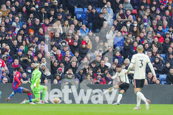 2022-01-24 - Liverpool midfielder Alex Oxlade-Chamberlain (15) scores a goal 0-2 during the English championship Premier League football match between Crystal Palace and Liverpool on January 23, 2022 at Selhurst Park in London, England - CRYSTAL PALACE VS LIVERPOOL - ENGLISH PREMIER LEAGUE - SOCCER