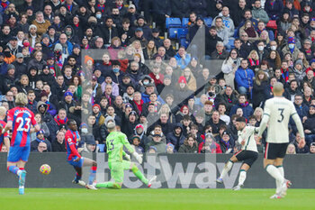 2022-01-24 - Liverpool midfielder Alex Oxlade-Chamberlain (15) scores a goal 0-2 during the English championship Premier League football match between Crystal Palace and Liverpool on January 23, 2022 at Selhurst Park in London, England - CRYSTAL PALACE VS LIVERPOOL - ENGLISH PREMIER LEAGUE - SOCCER