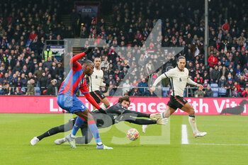 2022-01-24 - Crystal Palace 14 Jean-Philippe Mateta shoots at goal past Liverpool goalkeeper Alisson Becker (1), Liverpool defender Virgil van Dijk (4) during the English championship Premier League football match between Crystal Palace and Liverpool on January 23, 2022 at Selhurst Park in London, England - CRYSTAL PALACE VS LIVERPOOL - ENGLISH PREMIER LEAGUE - SOCCER