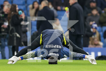 2022-01-23 - Kepa Arrizabalaga (1) of Chelsea warms up during the English championship Premier League football match between Chelsea and Tottenham Hotspur on January 23, 2022 at Stamford Bridge in London, England - CHELSEA VS TOTTENHAM HOTSPUR - ENGLISH PREMIER LEAGUE - SOCCER