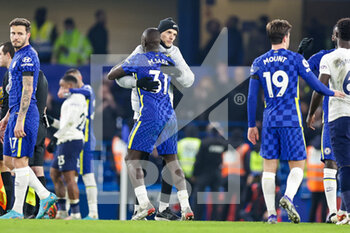 2022-01-23 - Thomas Tuchel Manager of Chelsea celebrates with Malang Sarr at full time during the English championship Premier League football match between Chelsea and Tottenham Hotspur on January 23, 2022 at Stamford Bridge in London, England - CHELSEA VS TOTTENHAM HOTSPUR - ENGLISH PREMIER LEAGUE - SOCCER