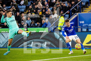 2022-01-23 - Leicester City Defender Luke Thomas (33) plays a pass during the English championship Premier League football match between Leicester City and Brighton and Hove Albion on January 23, 2022 at the King Power Stadium in Leicester, England - LEICESTER CITY VS BRIGHTON AND HOVE ALBION - ENGLISH PREMIER LEAGUE - SOCCER