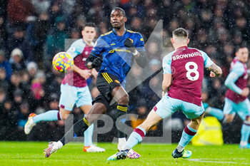 2022-02-08 - Manchester United midfielder Paul Pogba (6) passes the ball during the English championship Premier League football match between Burnley and Manchester United on February 8, 2022 at Turf Moor in Burnley, England - BURNLEY VS MANCHESTER UNITED - ENGLISH PREMIER LEAGUE - SOCCER