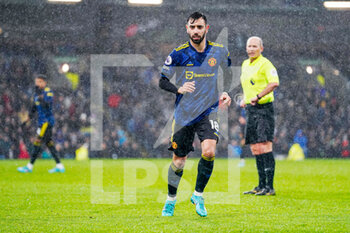 2022-02-08 - Manchester United midfielder Bruno Fernandes during the English championship Premier League football match between Burnley and Manchester United on February 8, 2022 at Turf Moor in Burnley, England - BURNLEY VS MANCHESTER UNITED - ENGLISH PREMIER LEAGUE - SOCCER