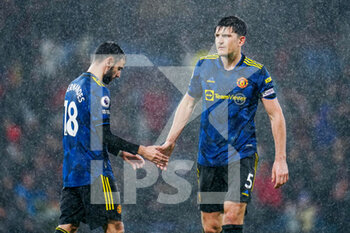 2022-02-08 - Manchester United defender Harry Maguire (5) and Manchester United midfielder Bruno Fernandes (18) gestures and reacts at full time during the English championship Premier League football match between Burnley and Manchester United on February 8, 2022 at Turf Moor in Burnley, England - BURNLEY VS MANCHESTER UNITED - ENGLISH PREMIER LEAGUE - SOCCER