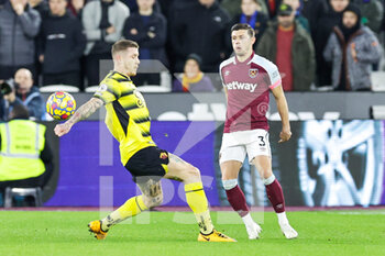 2022-02-08 - Aaron Cresswell (3) of West Ham United clears the ball during the English championship Premier League football match between West Ham United and Watford on February 8, 2022 at the London Stadium in London, England - WEST HAM UNITED VS WATFORD - ENGLISH PREMIER LEAGUE - SOCCER