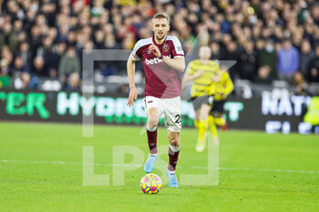 2022-02-08 - Tomas Soucek (28) of West Ham United during the English championship Premier League football match between West Ham United and Watford on February 8, 2022 at the London Stadium in London, England - WEST HAM UNITED VS WATFORD - ENGLISH PREMIER LEAGUE - SOCCER