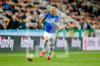 2022-02-08 - Everton forward Richarlison during the English championship Premier League football match between Newcastle United and Everton on February 8, 2022 at St James's Park in Newcastle, England - NEWCASTLE UNITED VS EVERTON - ENGLISH PREMIER LEAGUE - SOCCER