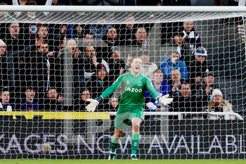 2022-02-08 - Everton goalkeeper Jordan Pickford (1) shows his frustration after Everton give away a free kick that leads to the Newcastle 3rd goal during the English championship Premier League football match between Newcastle United and Everton on February 8, 2022 at St James's Park in Newcastle, England - NEWCASTLE UNITED VS EVERTON - ENGLISH PREMIER LEAGUE - SOCCER