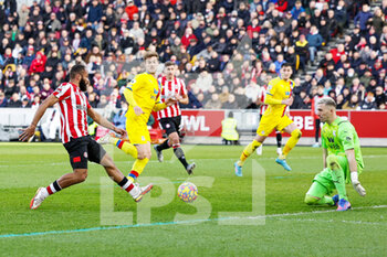 2022-02-12 - Bryan Mbeumo (19) of Brentford shoots towards the goal during the English championship Premier League football match between Brentford and Crystal Palace on February 12, 2022 at Brentford Community Stadium in Brentford, England - BRENTFORD VS CRYSTAL PALACE - ENGLISH PREMIER LEAGUE - SOCCER