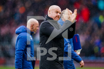 2022-02-13 - Sean Dyche of Burnley (Manager) during the English championship Premier League football match between Burnley and Liverpool on February 13, 2022 at Turf Moor in Burnley, England - BURNLEY VS LIVERPOOL - ENGLISH PREMIER LEAGUE - SOCCER