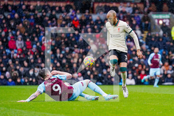 2022-02-13 - Burnley forward Wout Weghorst (9) tackles Liverpool midfielder Fabinho (3) during the English championship Premier League football match between Burnley and Liverpool on February 13, 2022 at Turf Moor in Burnley, England - BURNLEY VS LIVERPOOL - ENGLISH PREMIER LEAGUE - SOCCER