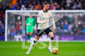 2022-02-13 - Liverpool midfielder Jordan Henderson during the English championship Premier League football match between Burnley and Liverpool on February 13, 2022 at Turf Moor in Burnley, England - BURNLEY VS LIVERPOOL - ENGLISH PREMIER LEAGUE - SOCCER
