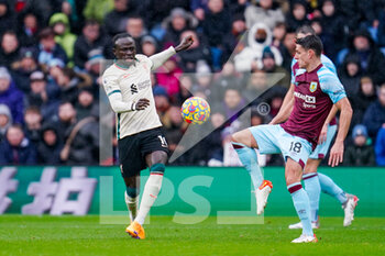 2022-02-13 - Liverpool forward Sadio Mane (10) and Burnley midfielder Ashley Westwood (18) during the English championship Premier League football match between Burnley and Liverpool on February 13, 2022 at Turf Moor in Burnley, England - BURNLEY VS LIVERPOOL - ENGLISH PREMIER LEAGUE - SOCCER