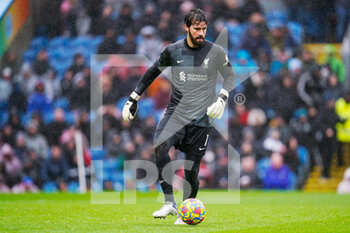 2022-02-13 - Liverpool goalkeeper Alisson Becker during the English championship Premier League football match between Burnley and Liverpool on February 13, 2022 at Turf Moor in Burnley, England - BURNLEY VS LIVERPOOL - ENGLISH PREMIER LEAGUE - SOCCER