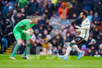 2022-02-13 - Burnley goalkeeper Nick Pope (1) and Liverpool forward Mohamed Salah (11) during the English championship Premier League football match between Burnley and Liverpool on February 13, 2022 at Turf Moor in Burnley, England - BURNLEY VS LIVERPOOL - ENGLISH PREMIER LEAGUE - SOCCER