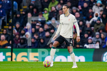 2022-02-13 - Liverpool defender Virgil van Dijk during the English championship Premier League football match between Burnley and Liverpool on February 13, 2022 at Turf Moor in Burnley, England - BURNLEY VS LIVERPOOL - ENGLISH PREMIER LEAGUE - SOCCER